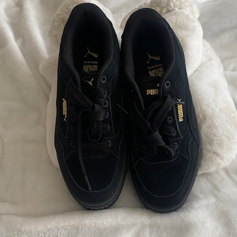 PUMA Women’s Black and Gold Sneakers. Size 6.5